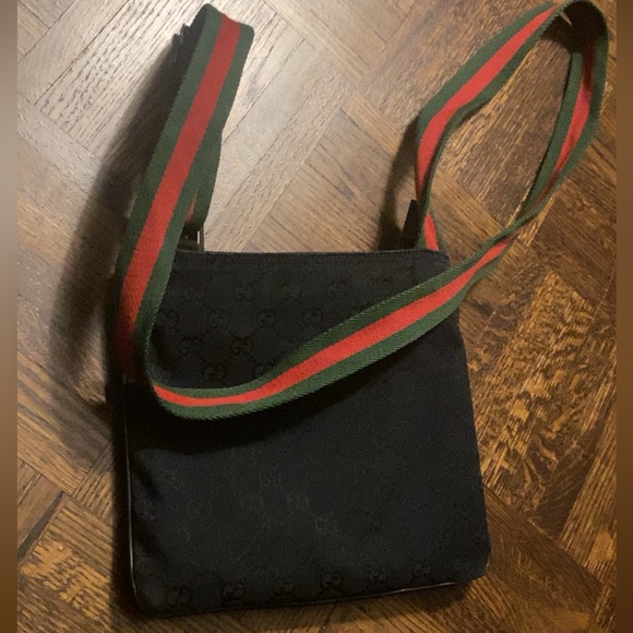 Gucci crossbody bag perfect condition - Picture 2 of 6